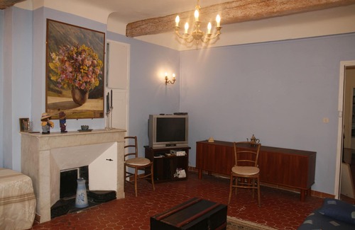 Callas Apartment | Provence Typical house with studio in the center of the village of Callas