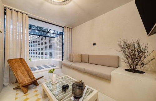 La Florida Villa | Provenza 6 Bedroom House by HOUSY HOST