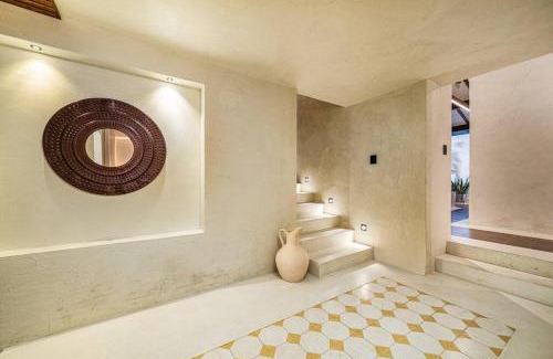 La Florida Villa | Provenza 6 Bedroom House by HOUSY HOST