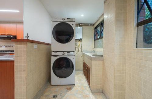Las Lomas I Apartment | Provenza Lux Apartment l Guest Friendly l Fast Wifi l 9 Guest