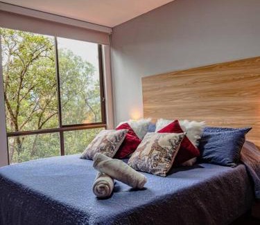 La Florida Apartment | Provenza Oasis ~ Renovated Apt ~ Pvt Terrace ~ 500mbWiFi