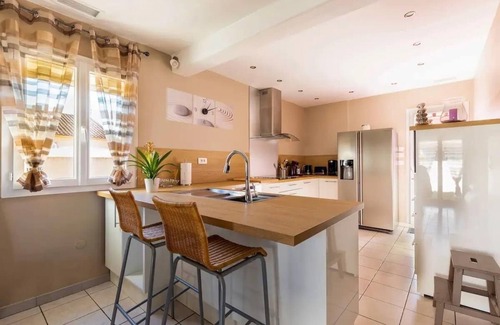 Montady Villa | Providence 8 pers private Jacuzzi, private pool, 15 minutes from the sea