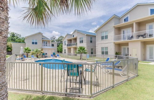 Long Beach Condo | Provides plenty of space for families or a friend's getaway!