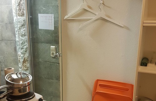 Duivendrecht House | Providing working+study contract+housing contract+ID is required