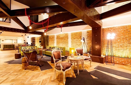 San Jose Hotel | Proximity At its Best! 2 Contemporary Units, FREE Parking, Pets are Welcome too!