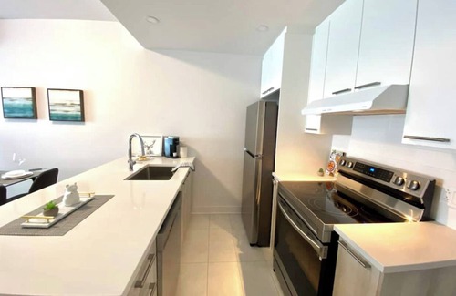 Parc Extension Apartment | proximity to popular attractions mont-Royal , suitable for family, pet friendly