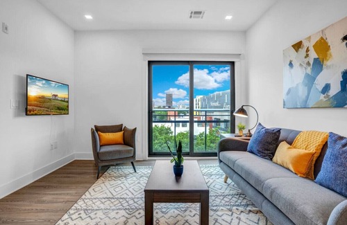 Central Business District Apartment | Prudent Space Near EWR w/Gym