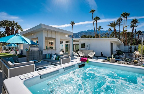 Racquet Club Estates House | PS Hangout: Outdoor Living Perfection