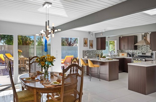 Sunmor House | PS Hipster: Mid-Century Charm and Whimsy With Modern Comfort