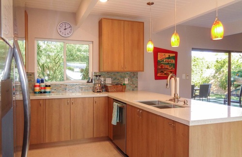 Palm Springs House | PS-ID #76 Stylish Mid-Century Modern Oasis with Surrounding Mountain Views