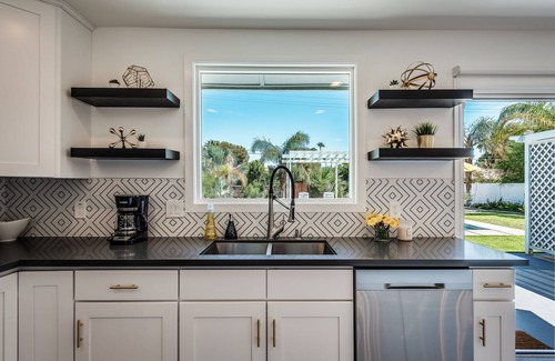 Palm Springs House | PS Leverage: Chic and Stylish - Elevate Your Vacation Getaway