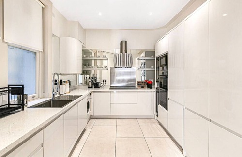 Brompton & Hans Town Apartment | £8 Million Home | Cadogan Square Access