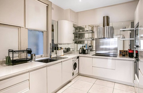 Brompton & Hans Town Apartment | £8 Million Home | Cadogan Square Access
