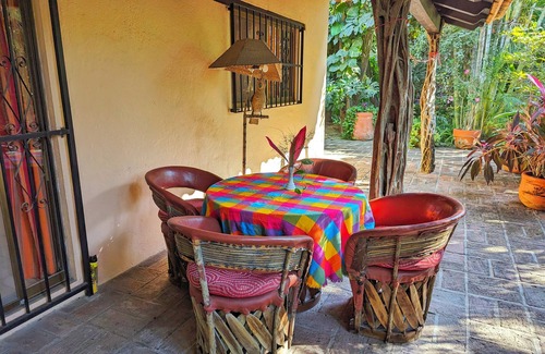 Bucerias House | Psarita: Poolside bungalow in a beachfront garden