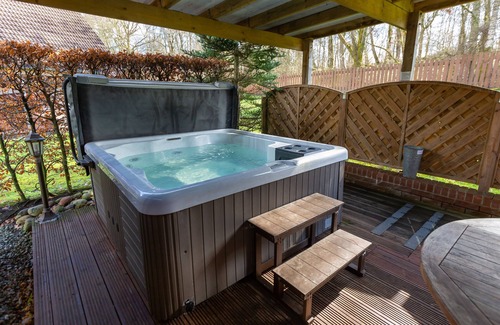 Drymen Apartment | Ptarmigan Luxury Lodge apartment with private hot tub