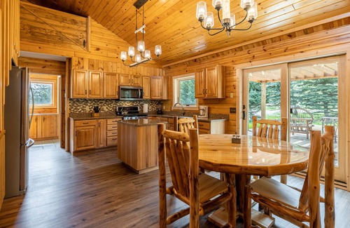 Cody House | Ptarmigan Ranch North Fork Views 4 Bedrooms!