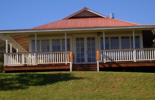 Kamuela House | Pu'u Menehune - God's Country! 13 Acre Ranch-home, Stream & Waterfalls!