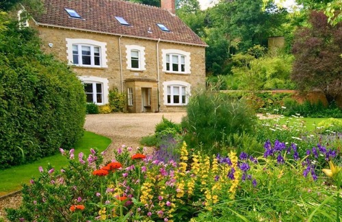Beaminster House | Puckhams' is wonderfully situated in the rural village of Stoke Abbott, a delightfully quiet village