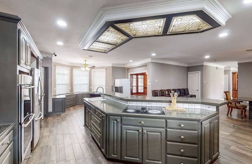 Midlothian House | Pueblo Viejo Ranch | House in Midlothian with pool, balcony, central AC, & W/D