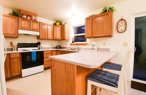 Kodiak House | Puffin Perch - Save 25 dollars per day on Car Rental with 3 Day Booking