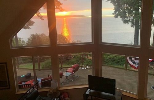 Everett House | Puget Sound Beacon - Million $ Views