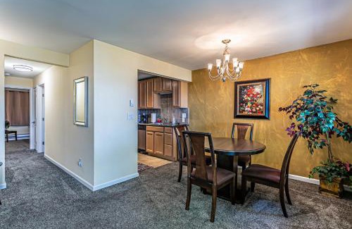 North End Apartment | Puget Sound View, Best Area, 2 Baths, 2 Bedrooms, WD, Jacuzzi Bath, New Carpet, Balcony, View, 925sf
