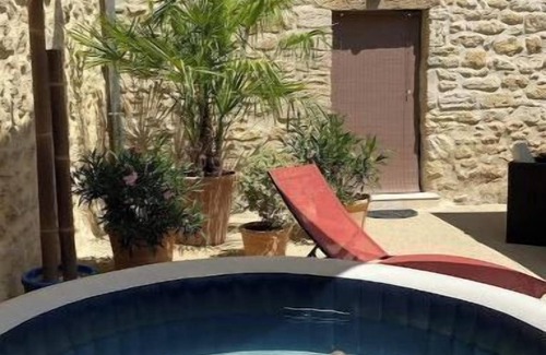 Pujaut House | Pujaut, Gard, provence, Avignon, Gîte cœur de village "sous le clocher