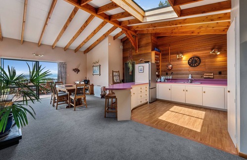 Pukawa House | Pukawa Paradise - Pukawa Holiday Home