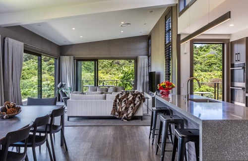 Kinloch House | Pukeko Paradise - A Kinloch Retreat