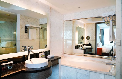 Dapuqiao Hotel | Pullman Shanghai Central-in XinTianDi & Yu Garden Area