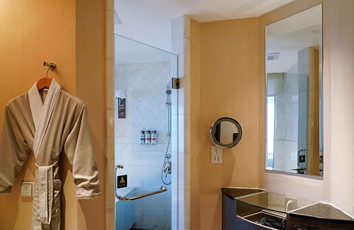 Dapuqiao Hotel | Pullman Shanghai Central-in XinTianDi & Yu Garden Area