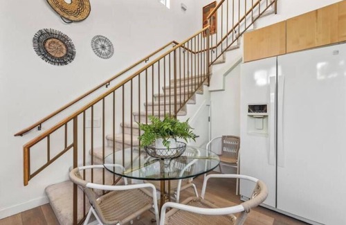 South Boise Village Apartment | Pullout Couch. Private. Spa Tub. Snack Basket. TV