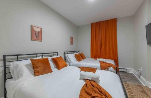 Upper Roseville Apartment | Pumpkin Premise by Airport, 5 beds, Sleeps 8, Book 7 days, Get 20 Percent OFF