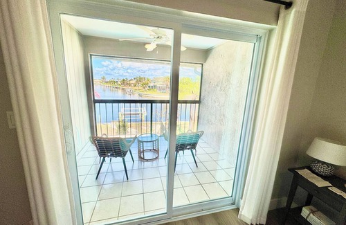 Punta Gorda House | Punta Breeze 2-bedroom townhome, pool, boat dock & WiFi in relaxing Punta Gorda