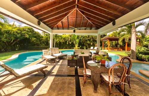 Bavaro Villa | Punta Cana 12 BR Magnificent Lagoon Villas +Bonus