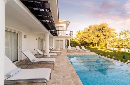 Bavaro Villa | Punta Cana 12 BR Magnificent Lagoon Villas +Bonus