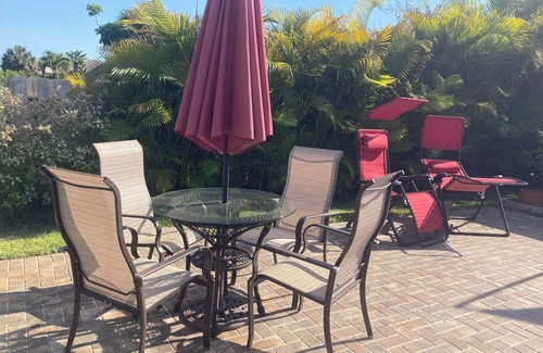 Charlotte Park House | Punta Gorda! Charming heated salt pool, dead end, on canal, access to Harbor!