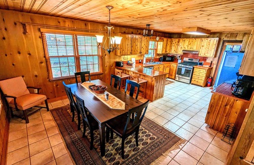 Hiawassee Cabin | Pura Vida Cabin, 4BR, Hiawassee,GAnView of Lake Chatuge and amazing Mountain!