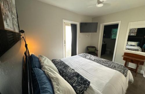 Riviera Beach House | Pura Vida Private Access, Room & Bathroom