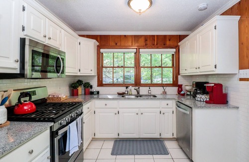 Oxford House | Pure charm with great location!