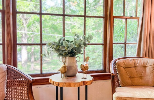 Oxford House | Pure charm with great location!