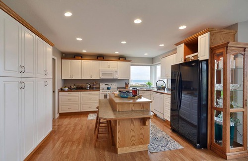 Powell River House | Pure comfort and perfect location, just like you never left home!