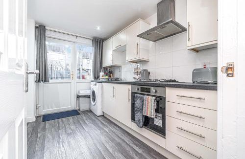 Dunfermline Apartment | Pure Home Oakley Park View By Tba
