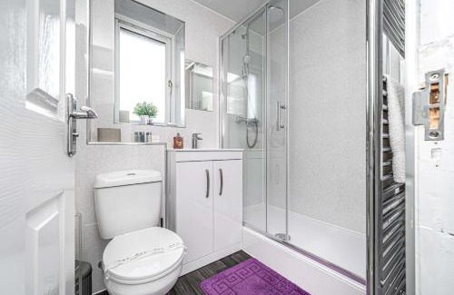 Dunfermline Apartment | Pure Home Oakley Park View By Tba