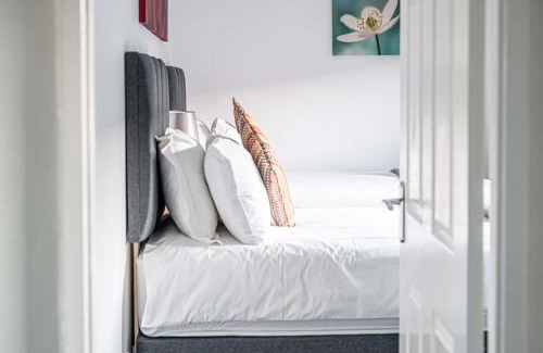 Dunfermline Apartment | Pure Home Oakley Park View By Tba