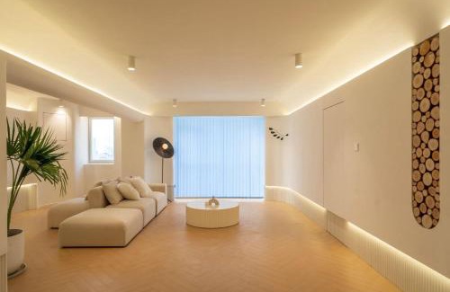 Huangpu Apartment | Pure home-Shanghai core high-floor house, large area, near Yuyuan Garden, the Bund People's Square,Commanding Panoramic Night of the Pearl Tower,Enjoying the stunning views of the Bund