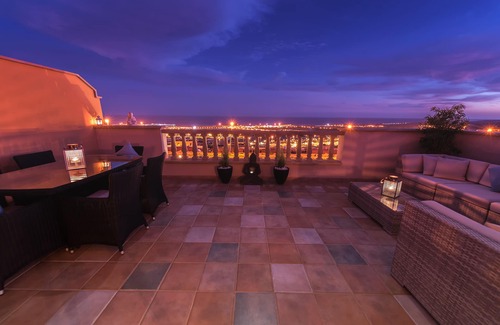 Caleta de Fuste Villa | Pure indulgence, Pool Table, Hot Tub, Amazing views, Free 300mb Wifi, Sky TV!
