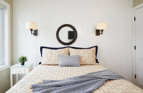 Holland Cottage | Pure Michigan at its Best, Heated Pool,Free golf,sleeps 8