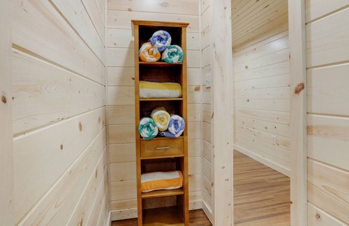 Hallsville Cabin | Pure Relaxation