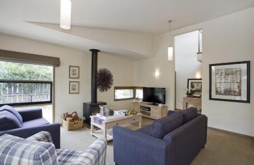Anglesea House | Purfect Purnell